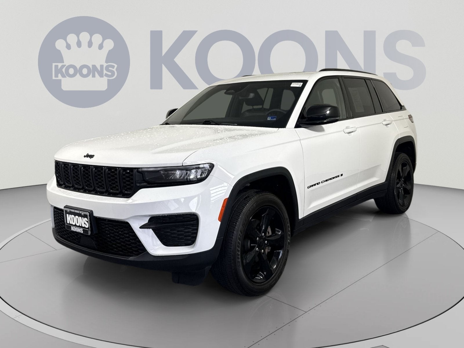 2023 Jeep Grand Cherokee Altitude in Bright White Clearcoat — front three-quarter view