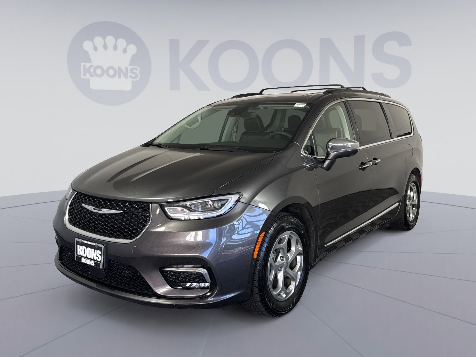 2022 Chrysler Pacifica Limited in Granite Crystal Metallic Clearcoat — front three-quarter view