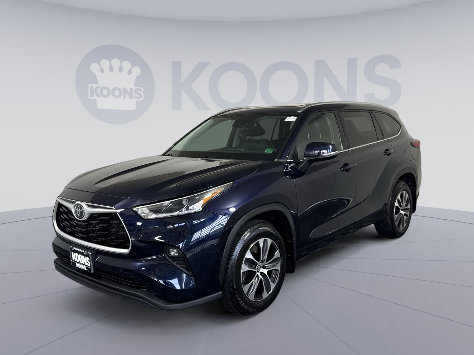 2021 Toyota Highlander XLE in Blueprint — front three-quarter view