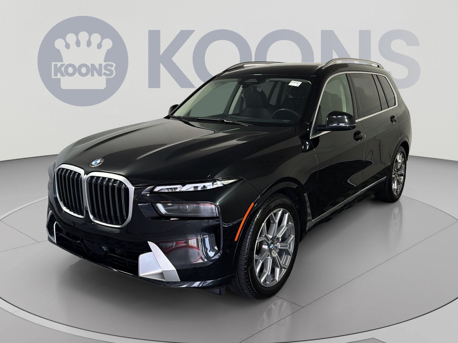 2024 BMW X7 xDrive40i in Black Sapphire Metallic — front three-quarter view